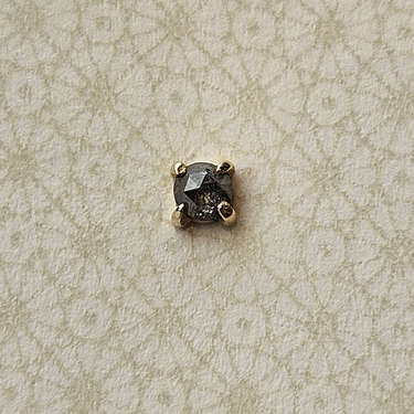 Minima 10ky Single Diamond Stud